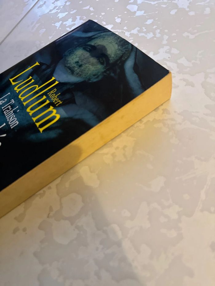 Livre la trahison prométhée - Robert ludlum - photo numéro 4