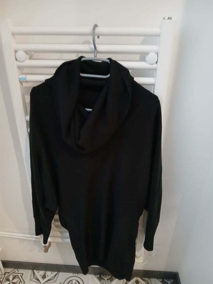 Robe courte noire , manches chauve souris,  col  roule - photo numéro 5