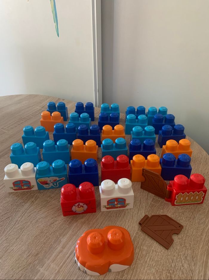 148 pièces de construction Méga Bloks + 2  véhicules + 1 personnage - photo numéro 7