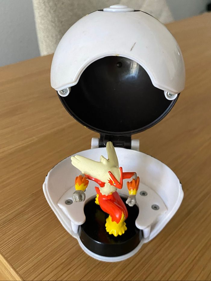 Pokémon lançeur Pokeball + figurine extra bille - photo numéro 10