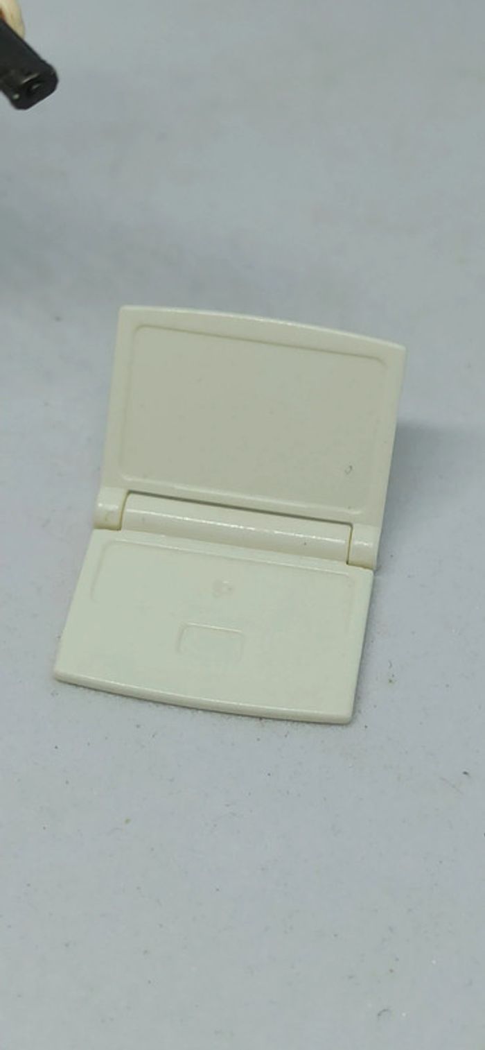 Femme top agent secret avec habits et ordinateur blancs playmobil - photo numéro 4