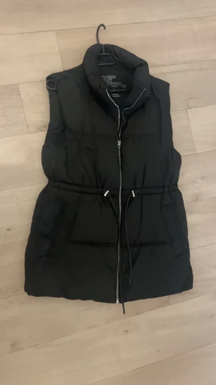 Doudoune sans manches stradivarius taille M très bon état