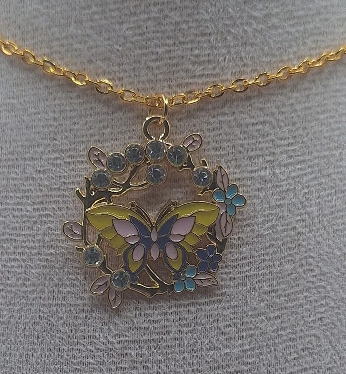 Collier papillon jaune - photo numéro 2