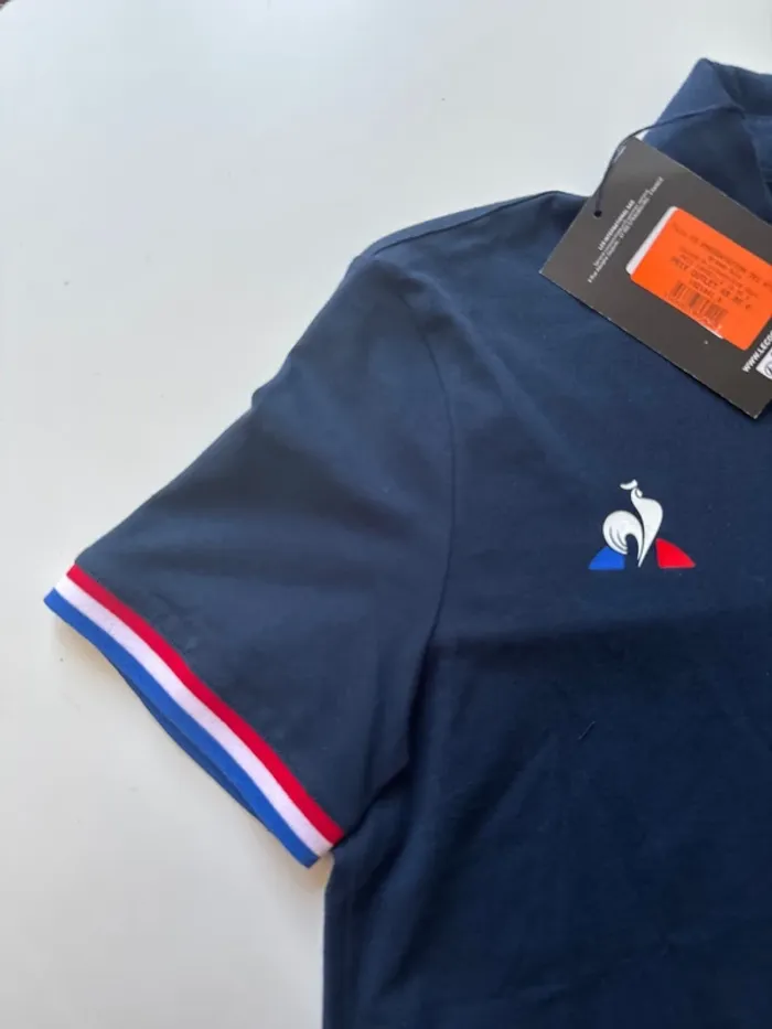 Polo Le Coq Sportif Bleu Marine – Détail Manches Tricolore – Taille S – Neuf - photo numéro 2