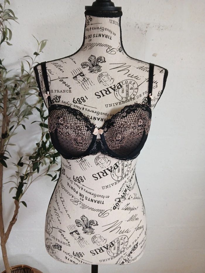 Soutien-gorge noir dentelle – Taille 90C (Marques M&S)
