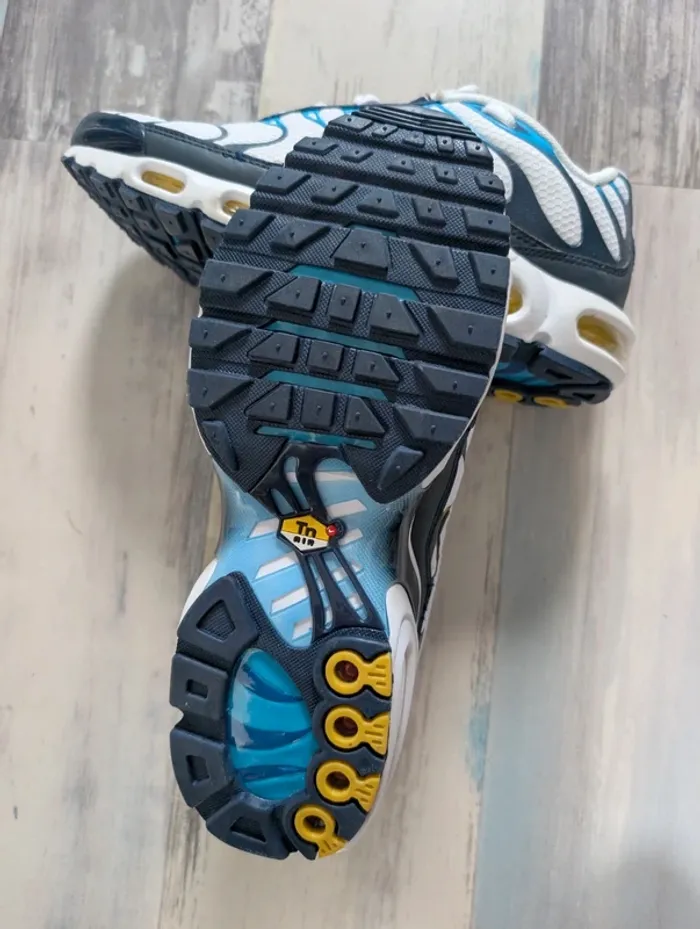 Sneakers Nike Air Max TN Plus taille 42 neuf - photo numéro 2