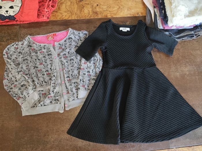 Lot vêtements fille 4 ans hiver manteau robes tee shirts - photo numéro 5