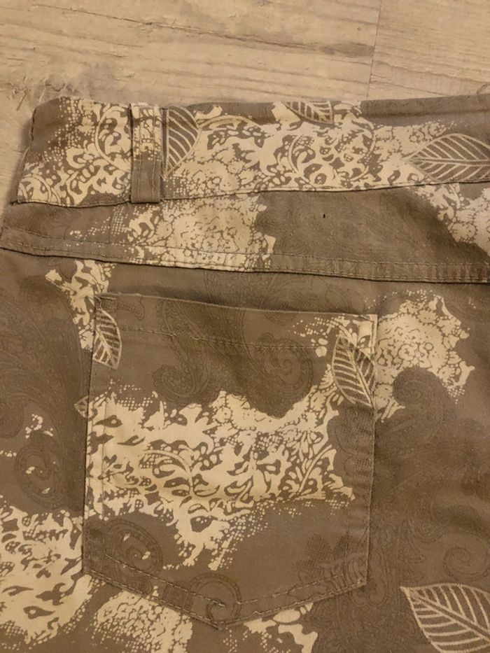 BB11- Short imprimé taupe/beige «  compagnie des aventures » T 46-48 porté 1 h - photo numéro 6