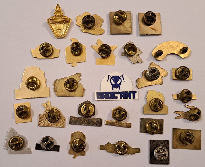 Lot de 27 pin's thème marque et magasin - photo numéro 4