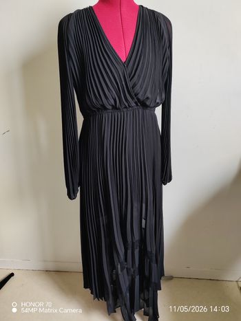 Robe lingue plissee avec dentelle