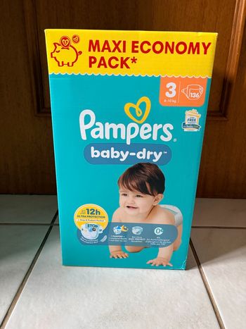 Gros paquet de couches Pampers T3