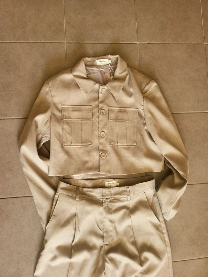 Costume taupe élégant 2 pièces Mystery Jane - photo numéro 2