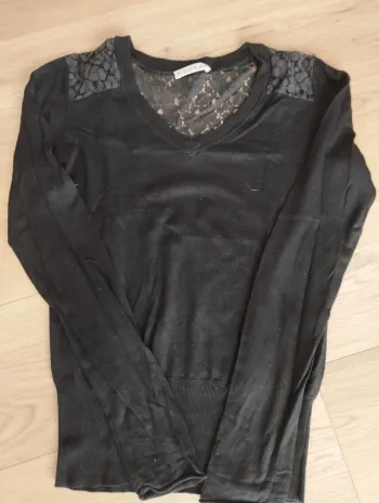 Pull noir col en V dentelle dans le dos Kookaï S