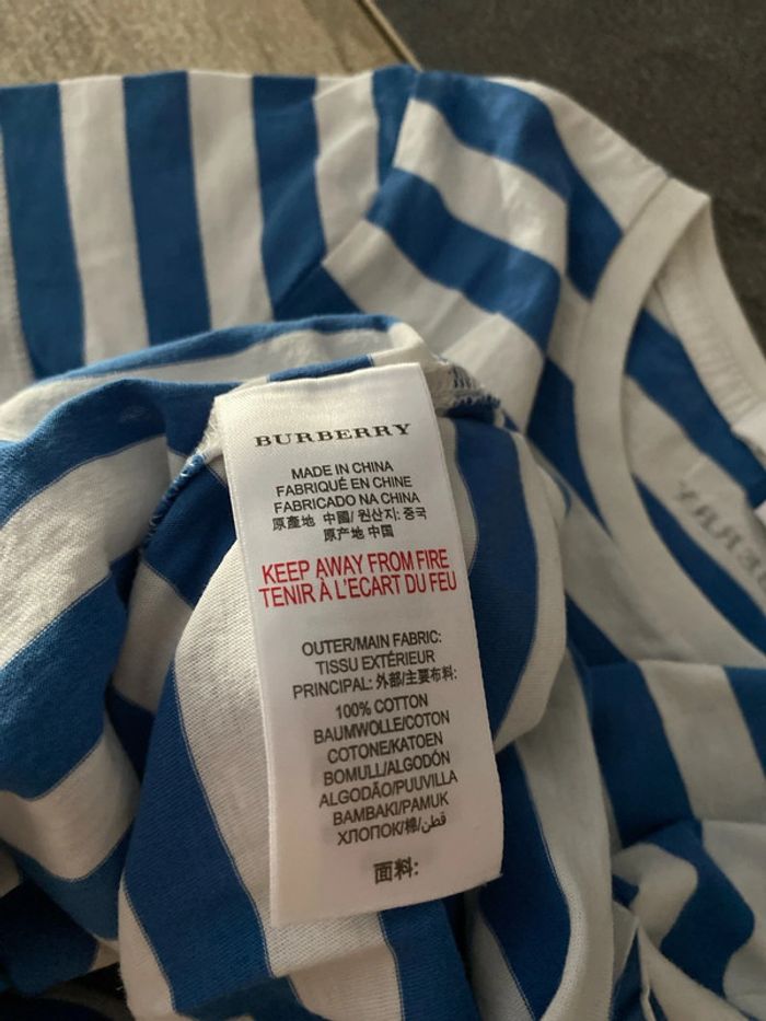 T-shirt Burberry 6 ans très bon état - photo numéro 4