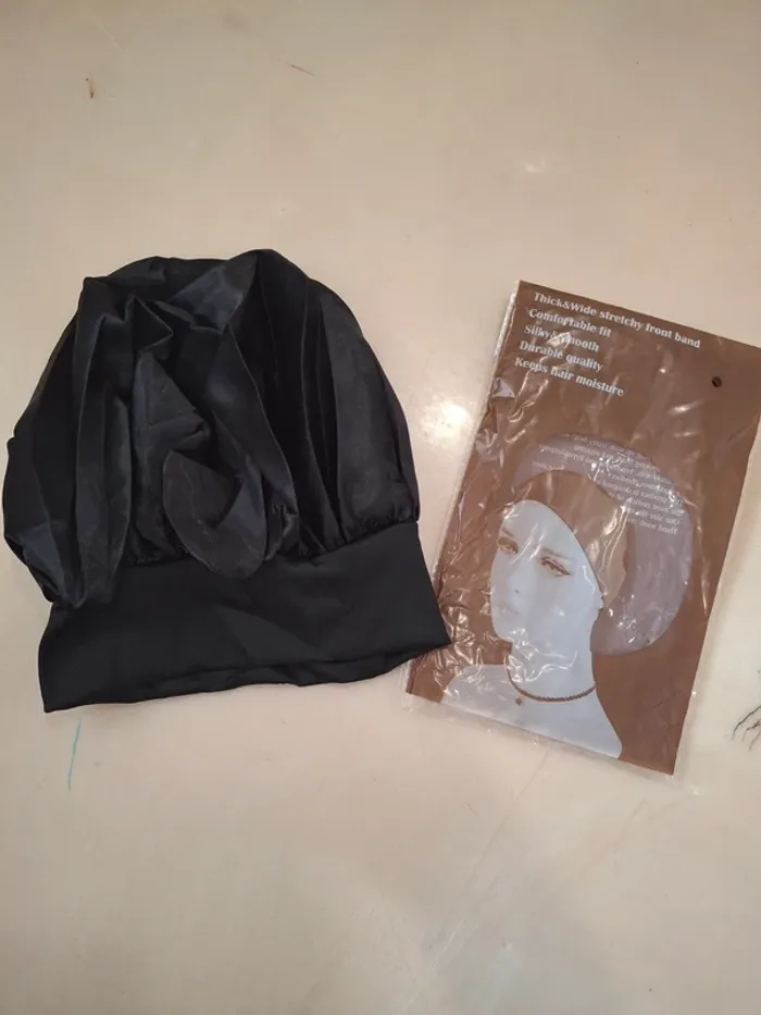 Bonnet satin noir
