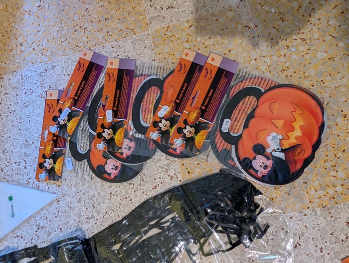 Décoration halloween Mikey Disney neuves - photo numéro 4
