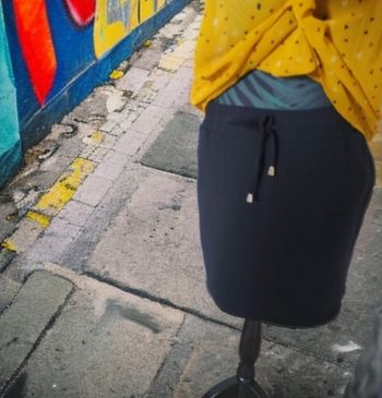 Jupe forme tennis avec poche et lien doré