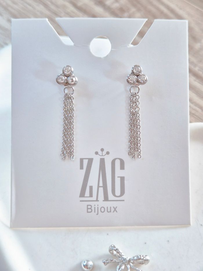 Boucles d'oreilles argentées et zircons Zag - photo numéro 2