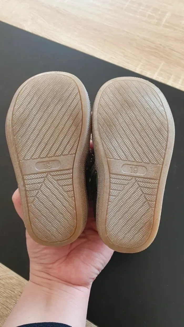 Lot de 3 paires de chaussures pointure 19 - photo numéro 8