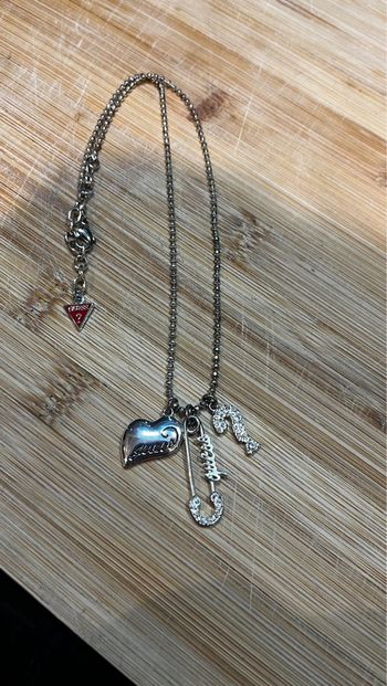 Collier Guess