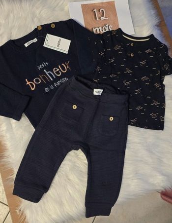 (Neufs non portés) 💙😍🥰 ensemble pull, teeshirt mc et pantalon 12mois garçon 🥰💙😍