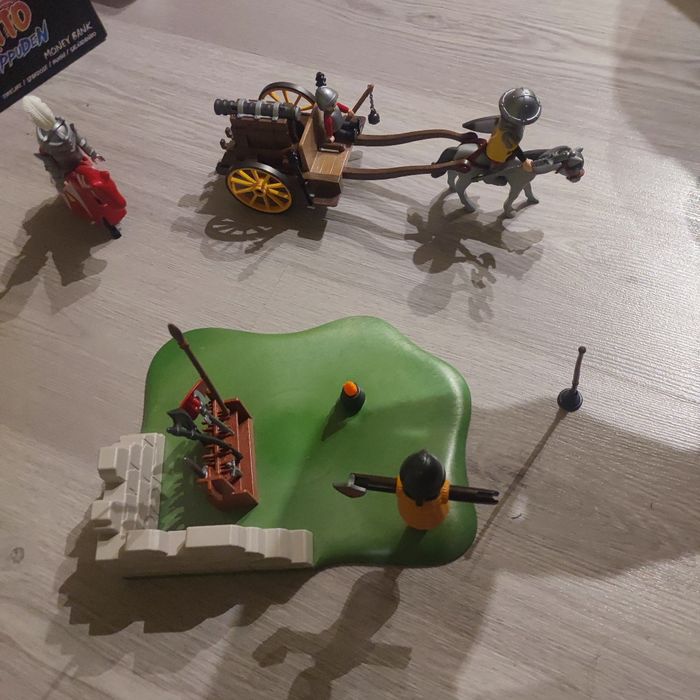 Playmobil 5168 tournoi des chevaliers avec canon pied épouvantail cassé manque épée noir hache manche jaune ceinture enfant