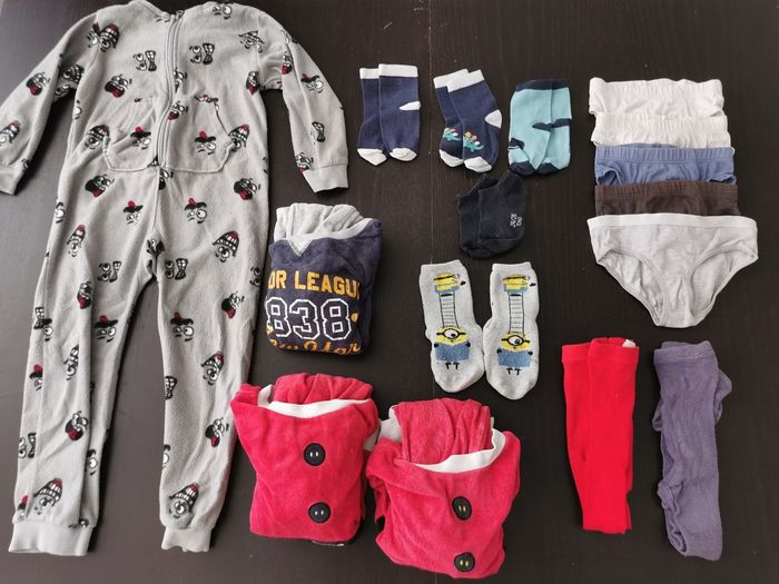 Lot Pyjamas chaussettes slips 3 ans