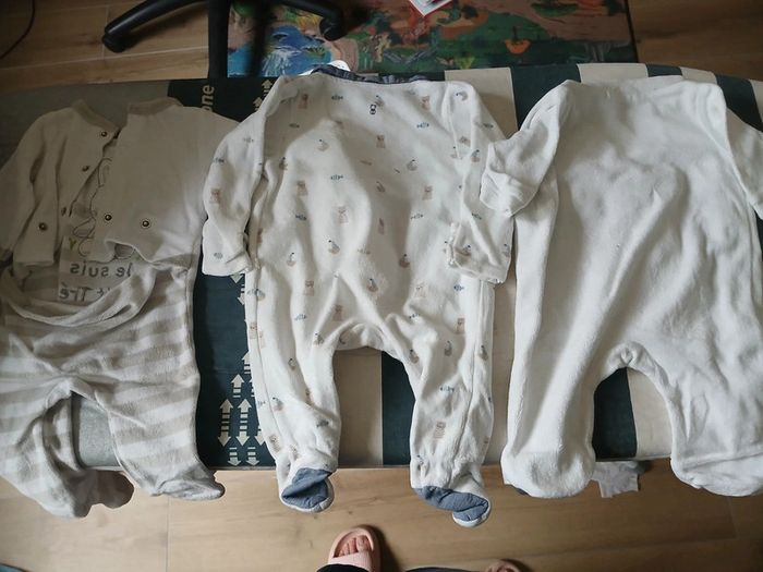Lot 5 pyjamas 1 mois - photo numéro 3