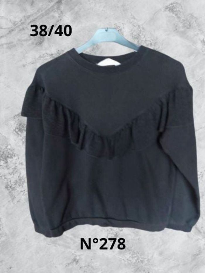N°278 Sweat noir/volant T38/40. H&M