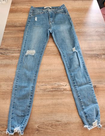 joli pantalon jean a trous slim skinny taille 36 Hello miss paris premium en excellent état