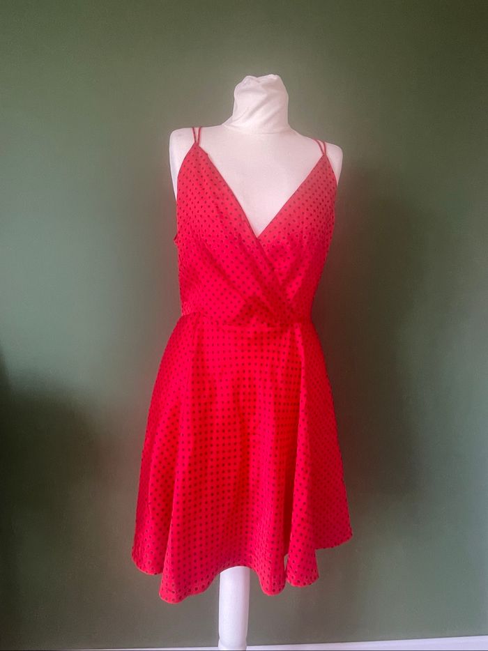 Robe rouge à pois dos nu – Taille S (neuve avec étiquette) - photo numéro 9