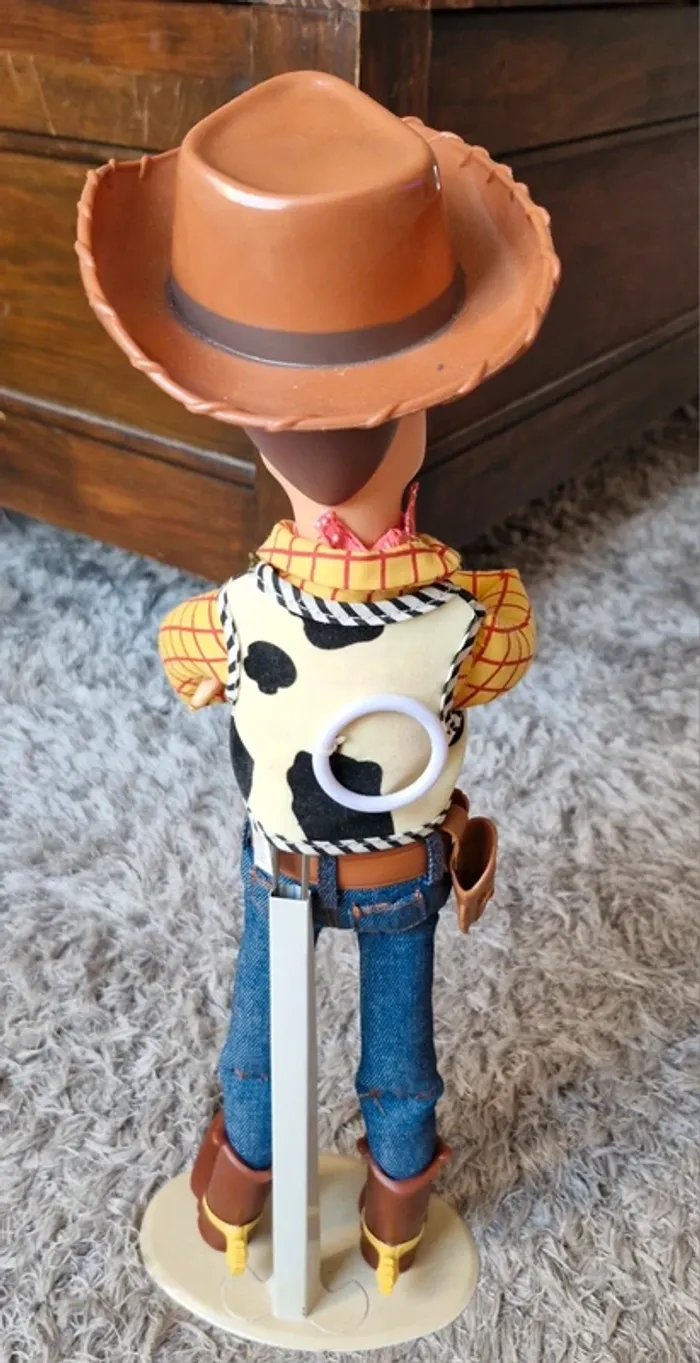 Figurine Officielle Walt Disney Pixar Toy Story Woody de 40 CM - photo numéro 2