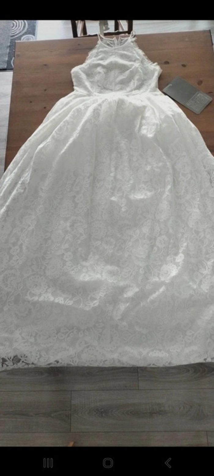 Robe de mariée en dentelle neuve taille 42 - photo numéro 2