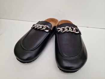 Mules En Cuir Noir Avec Chaines Métal Argenté Ulla Popken Studio Untold