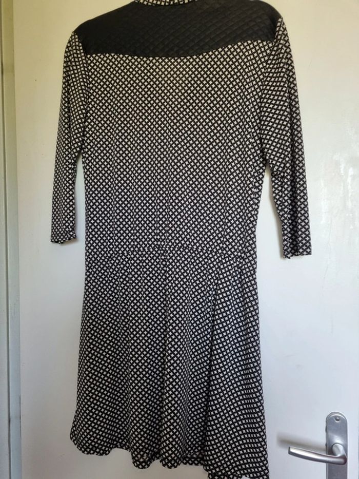 Robe de maternité manche trois quart, noire et blanche, Kiabi. Taille 38/40. NEUF - photo numéro 5