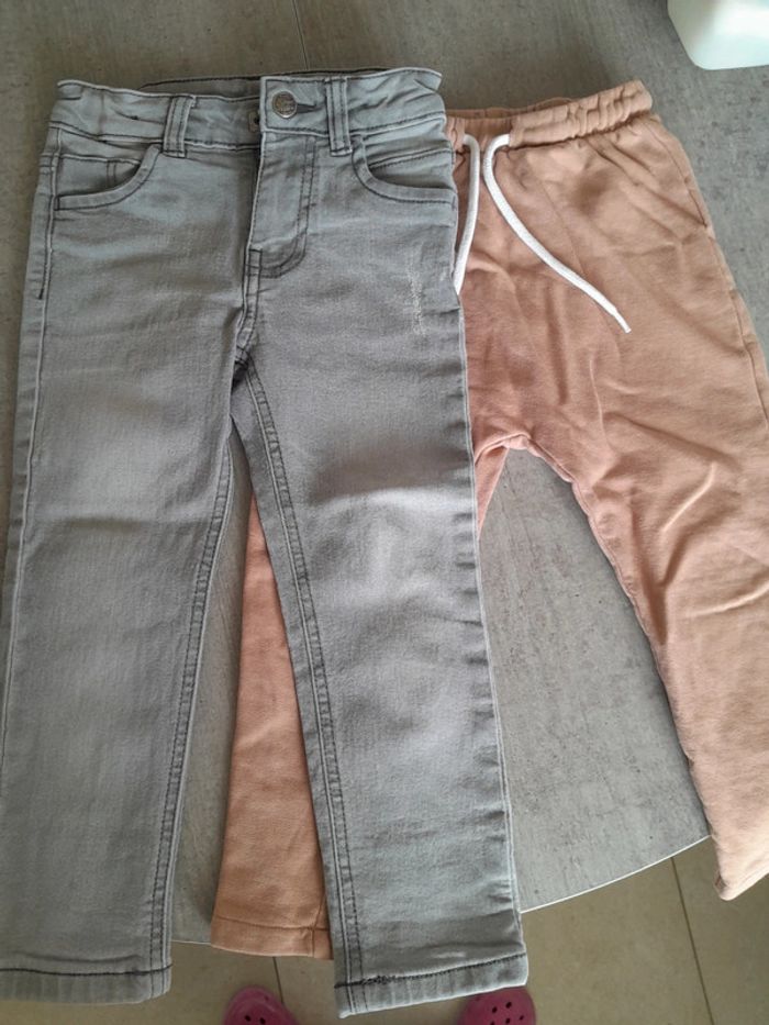 Un jeans et un jogging