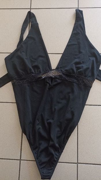 Body noir taille S.   Clothes