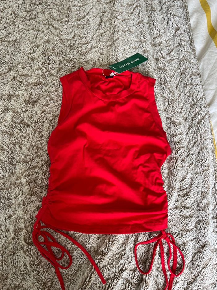 Top court rouge shein crop top S