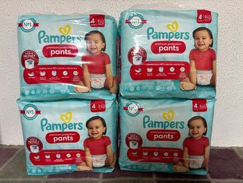 Lot de couches Pampers Pants Premium  taille 4
