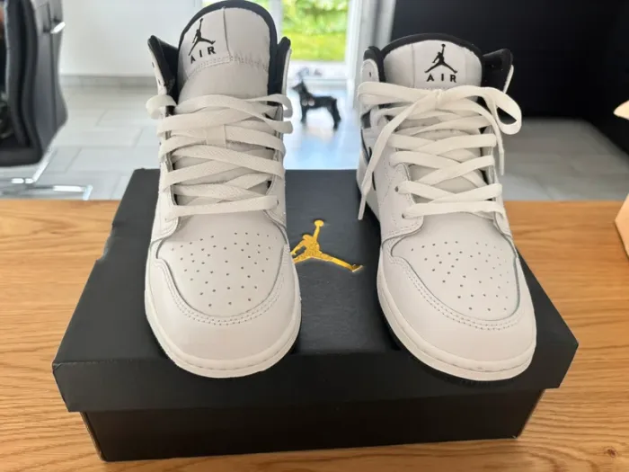 Basket neuve Nike air Jordan 1 mid - photo numéro 3