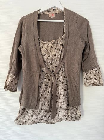 Haut maternité blouse gilet beige crème taupe à motifs fleurs et manches longues gilet intégré