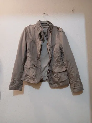 Veste légère a zip femme  taille 42