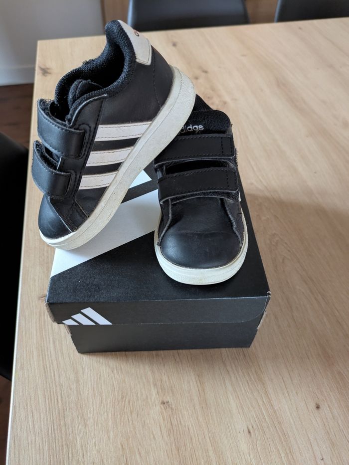 Baskets à scratch adidas 22