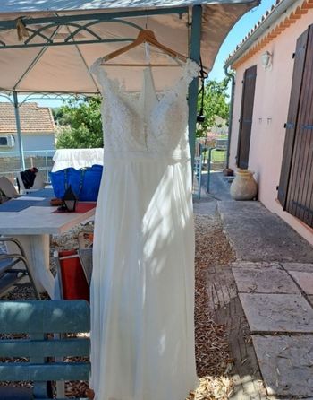 Robe de mariée avec jupon cerceau et voile brodé