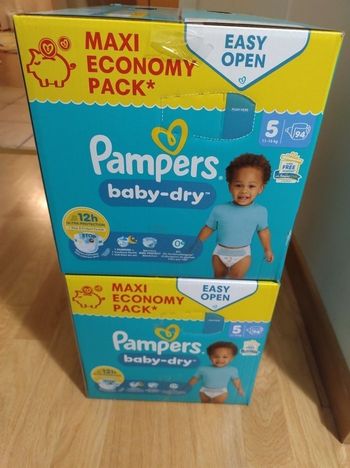 188 couches Pampers Baby-Dry  taille 5 (2 cartons de 94 couches) ✨