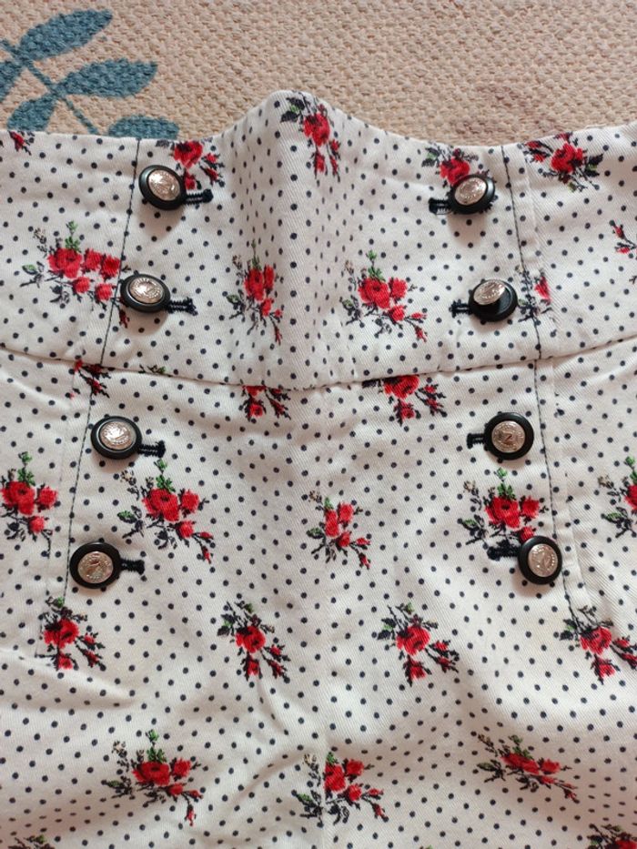 Short court blanc avec rose rouge zara basic M - photo numéro 2