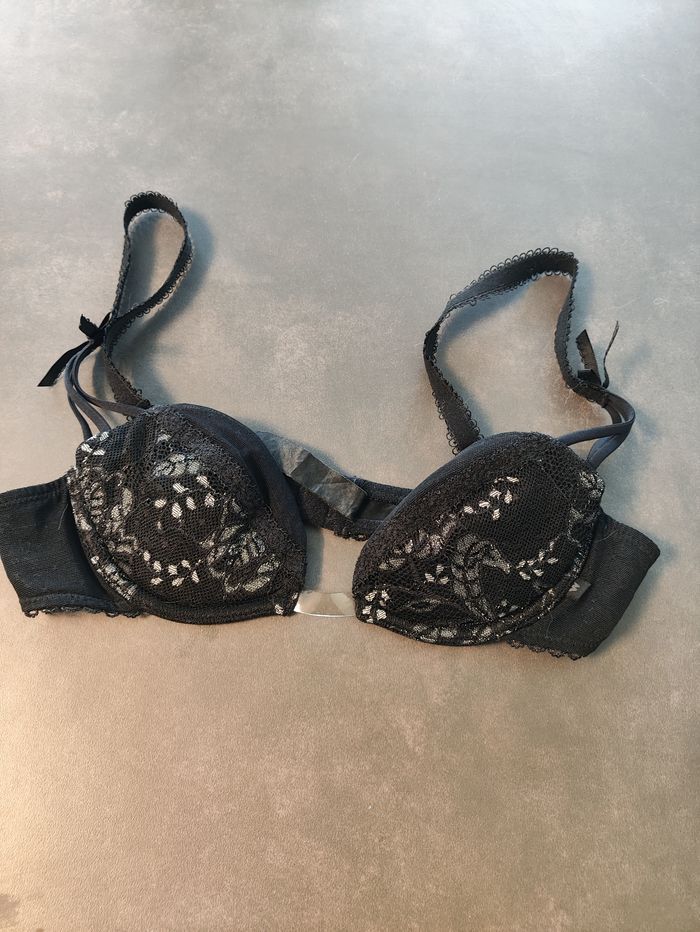 Lot de 5 soutiens-gorge – Taille 85A – Bon état général - photo numéro 6