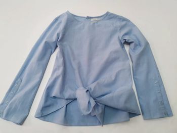 Blouse bleu avec noeud