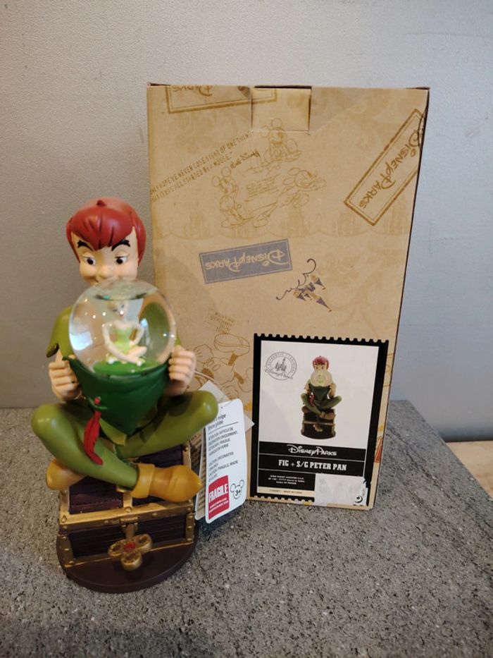 Boule à neige snowglobe Disney Peter pan musicale
