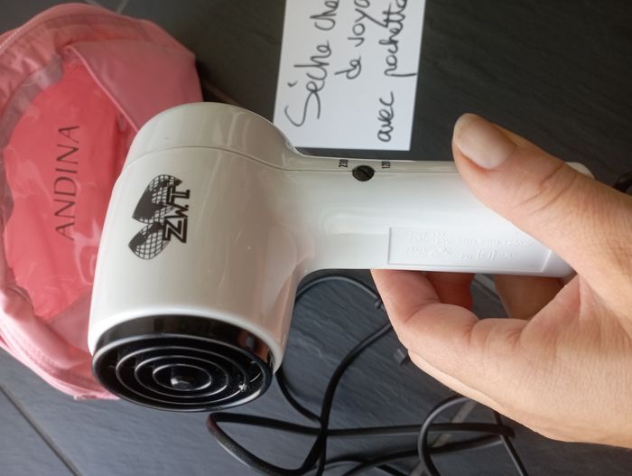 Sèche cheveux de voyage Neuf avec pochette - photo numéro 4